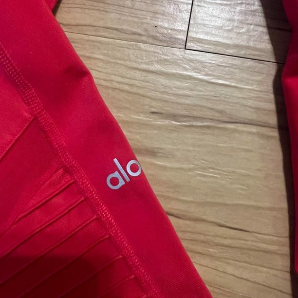 ALO Yoga Red Leggings with Sleek Fit and Stretch Fabric - Picture 6 of 7
